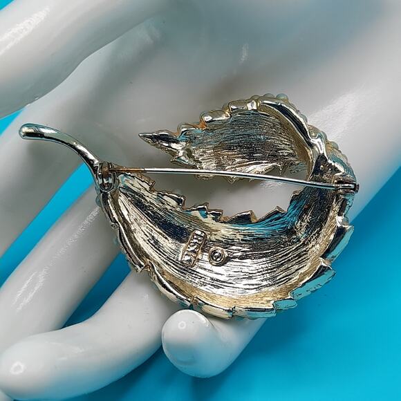 BSK Vintage Turquoise Bead Glass Pearl Brooch, Designer Brooch, 1960s - Picture 4 of 11